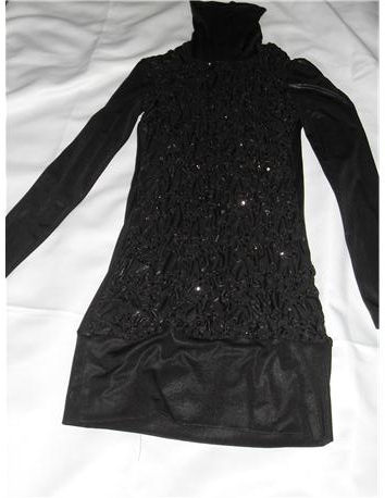 siyah bogazlı üstü pullu abiye elbise