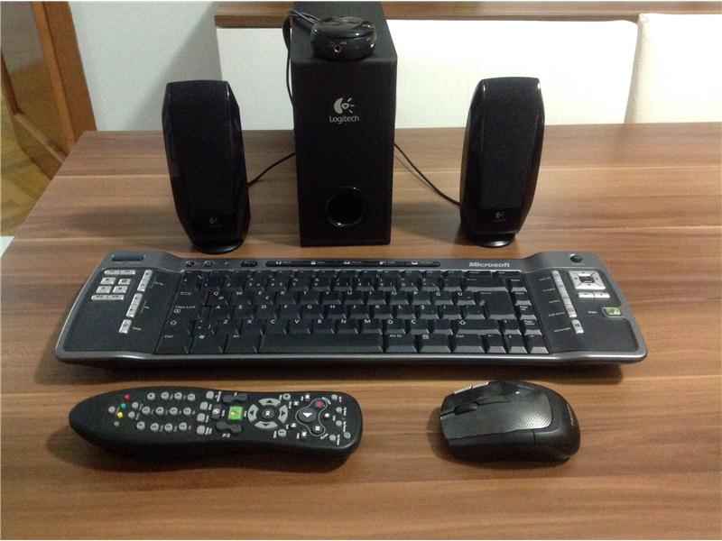 Logitech 2+1sessistemi + mcrsft media Center klavye + mouse