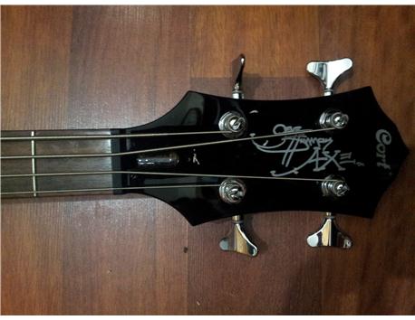 Cort Gene Simmons Axe Bas Gitar + Laney RB1 30w amfi + İbanez orijinal askı + 3 m ara kablo (1.300 TL )