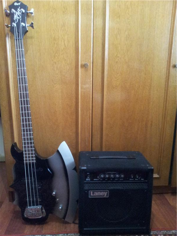 Cort Gene Simmons Axe Bas Gitar + Laney RB1 30w amfi + İbanez orijinal askı + 3 m ara kablo (1.300 TL )