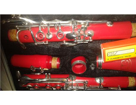 Az kullanilmiş kırmızı SiBemol klarnet(HELENA MİA)