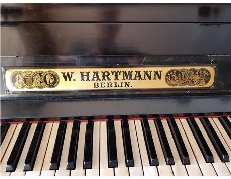 W. Hartmann Akustik Konsol Piyano