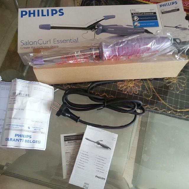 Garanti belgesiyle kutusunda sıfır Philips saç maşasi bende kullanıyorum cok memnumum hediye geldigi icin satıyorum kargo dahil 45 tl :)