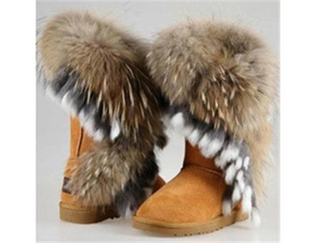 KIZILDERİLİ MODEL UGG BOTLAR TÜM AVRUPADA MODA