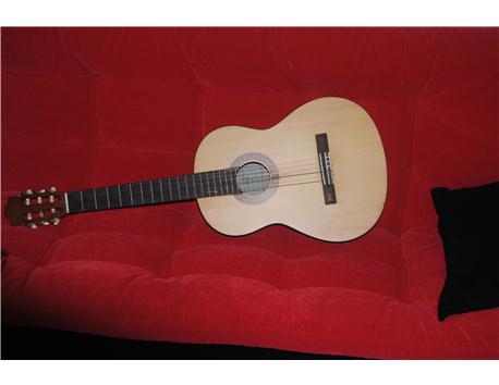 yamaha c30 m klasik gitar+akort cihazı+gitar çantası 199 tl