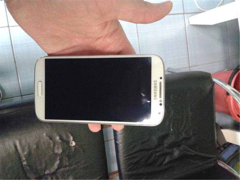 samsung s4 yurtici faturali garantili temiz. beyaz discovery elite ile takas olur