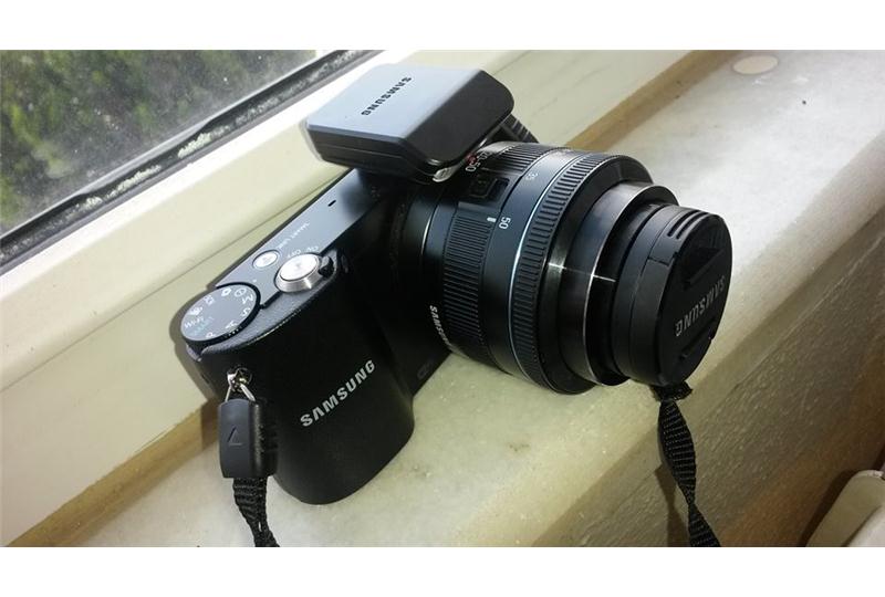 Samsung NX1000 + 50-200 Objektif