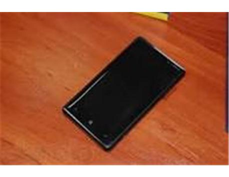 Nokia Lumia 820 8.1 (550₺)