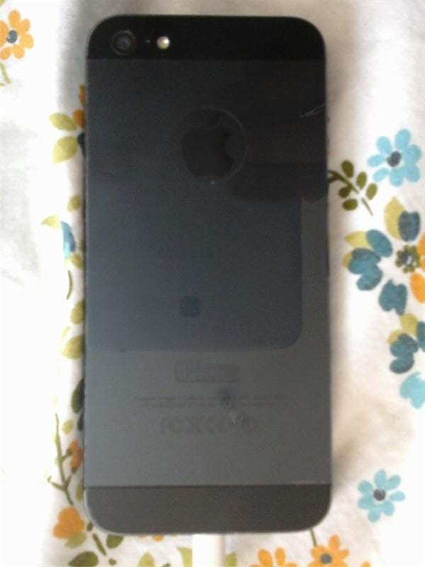 iphone 5 çizik ezik yok, takaslı temiz adıma pasaport kayıtlı...