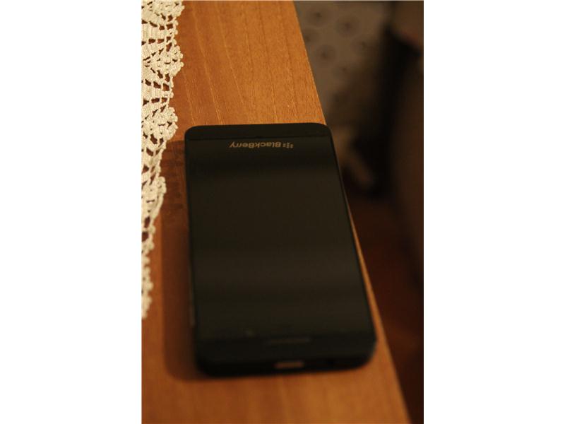 Blackberry Z10 Acil satılır...