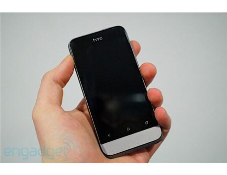 HTC one v  temiz kullanılmış kutusu faturası herşeyi mevcut garantisi bitmiştir