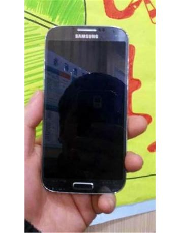 Galaxy S4, İphone 5 takaslı...