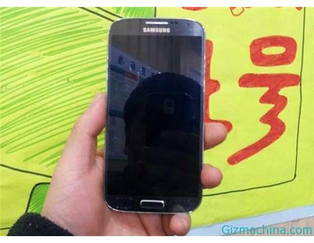 Galaxy S4, İphone 5 takaslı...