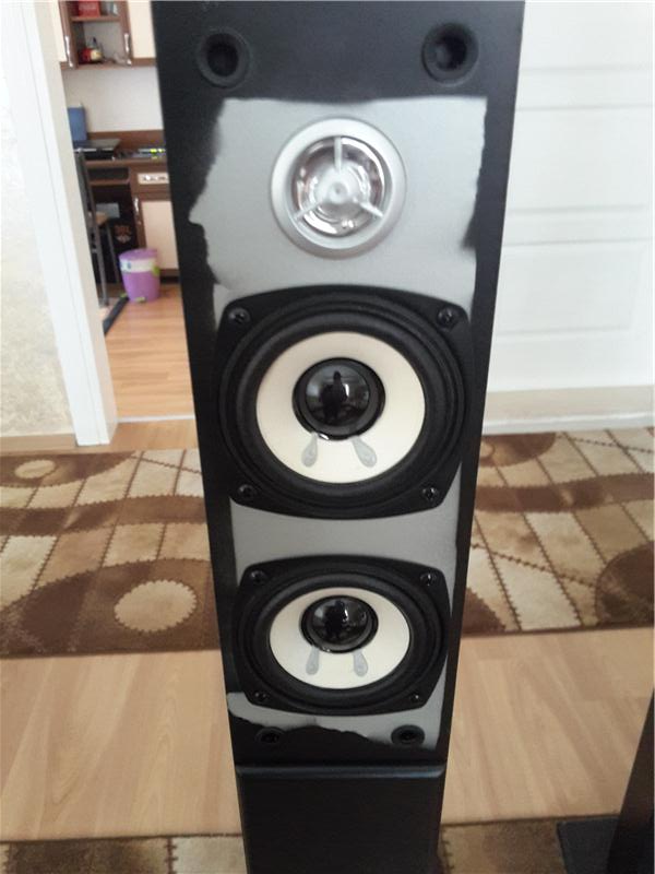 acilen oto anfi ile tks olur yada subwoofer ler tsk olur