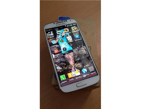 Samsung Galaxy S4 i9500 Laptop İle Takaslıktır.