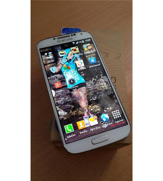 Samsung Galaxy S4 i9500 Laptop İle Takaslıktır.