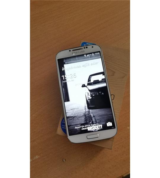 Samsung Galaxy S4 i9500 Laptop İle Takaslıktır.