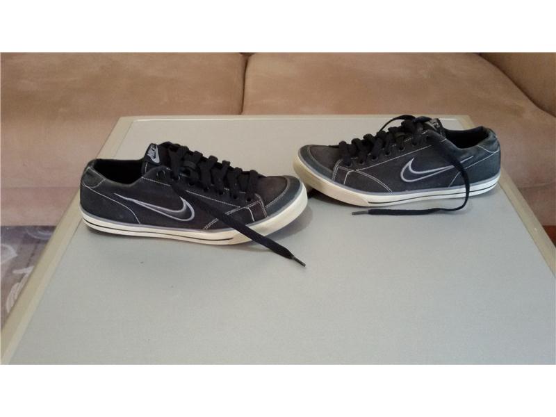 % 100 ORJİNAL NIKE 40 NUMARA SIFIR GİBİ GELEN YIL ALINMIŞ