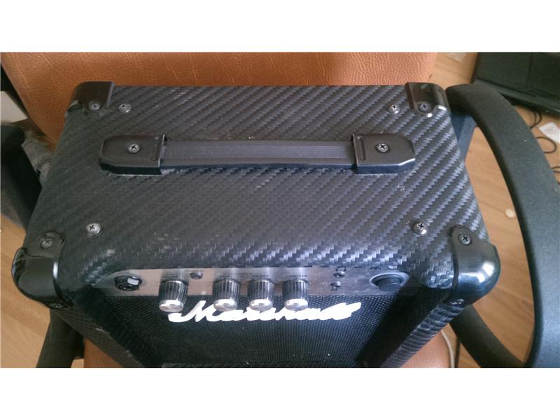 MARSHALL KARBONFİBER MG 10 CF +FENDER KABLO TEMİZ