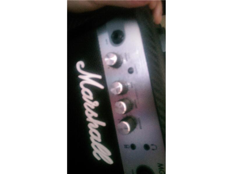 MARSHALL KARBONFİBER MG 10 CF +FENDER KABLO TEMİZ