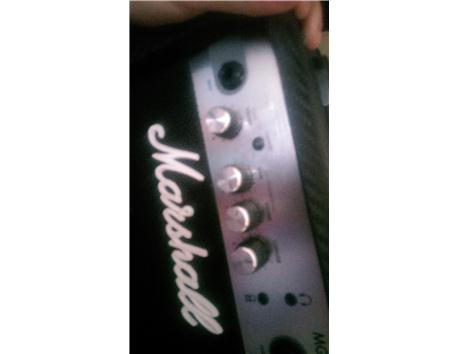 MARSHALL KARBONFİBER MG 10 CF +FENDER KABLO TEMİZ