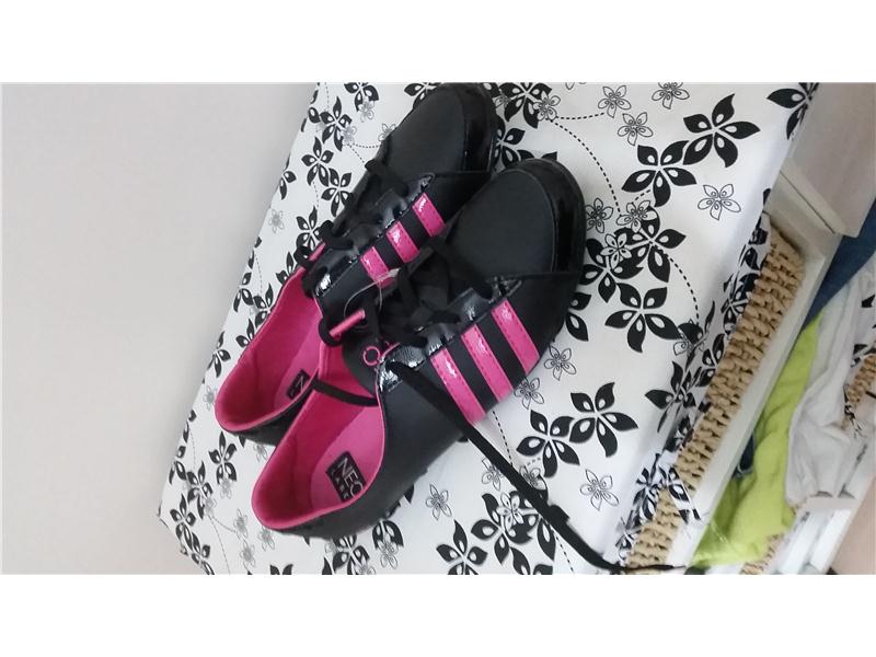 Adidas spor ayakkabısı