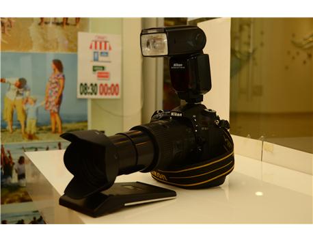 D7100 NİKON + 18x300 DX OBJEKTİFİ+BATERY GRİP+2 ADET YEDEK BATARYA VE KUTUSUYLA BİRLİKTE