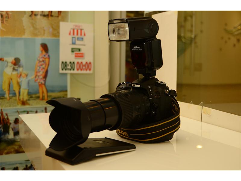 D7100 NİKON + 18x300 DX OBJEKTİFİ+BATERY GRİP+2 ADET YEDEK BATARYA VE KUTUSUYLA BİRLİKTE