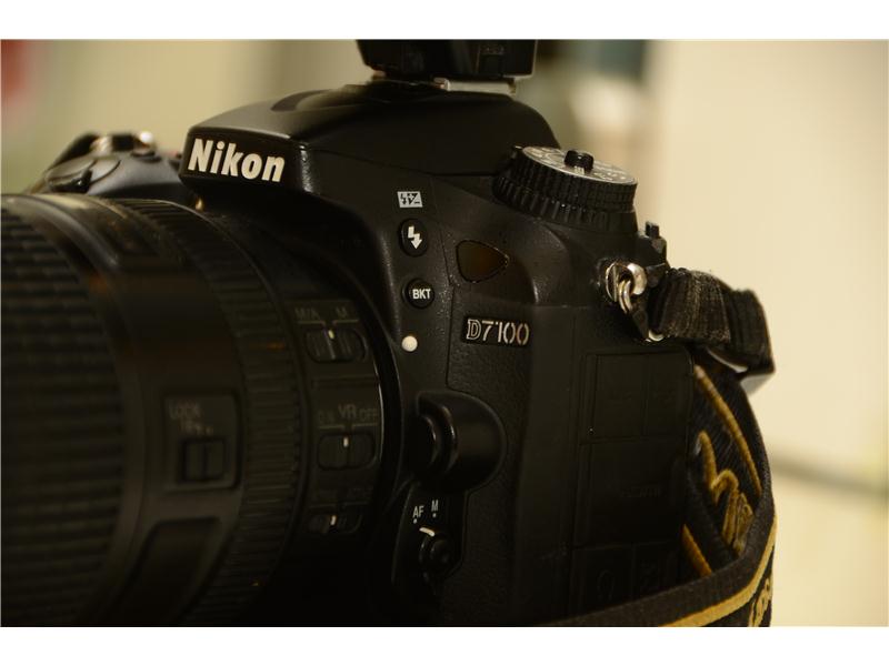 D7100 NİKON + 18x300 DX OBJEKTİFİ+BATERY GRİP+2 ADET YEDEK BATARYA VE KUTUSUYLA BİRLİKTE