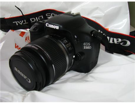 Canon D550 18-55 LENS+ 8GB HAFIZA KARTI DAHİL 