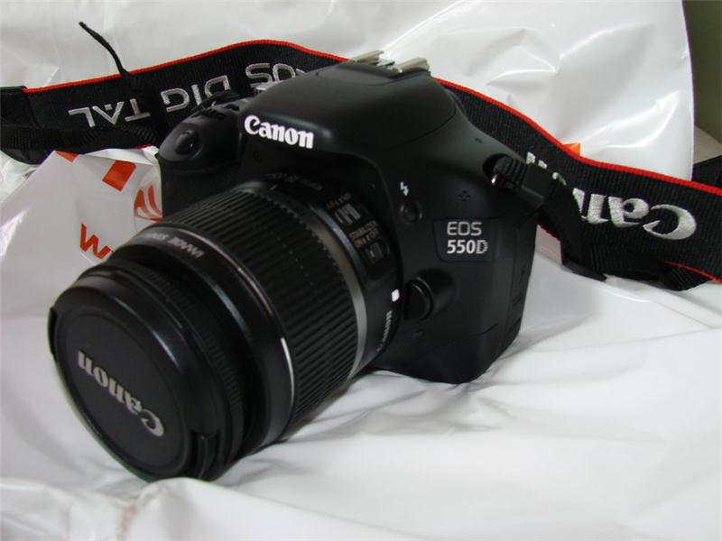 Canon D550 18-55 LENS+ 8GB HAFIZA KARTI DAHİL 