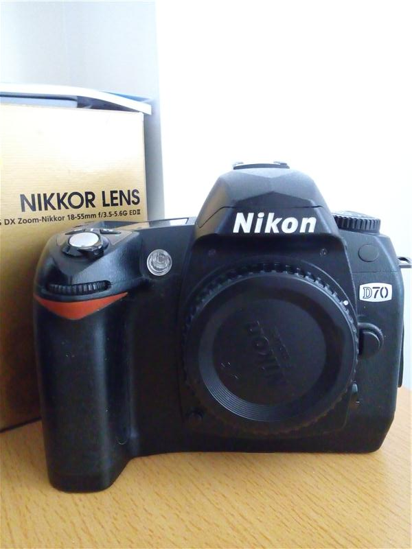 Nikon D70 SLR Profesyonel Fotoğraf Makinesi 