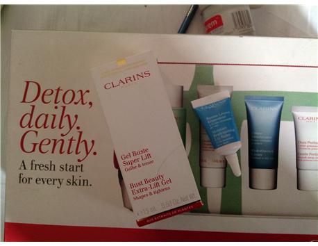 Clarins gogus bakim kremi ve dudak nemlendirici sifir yepyeni