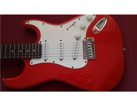 Temiz elektro gitar Model: Crafter Cruiser ST200