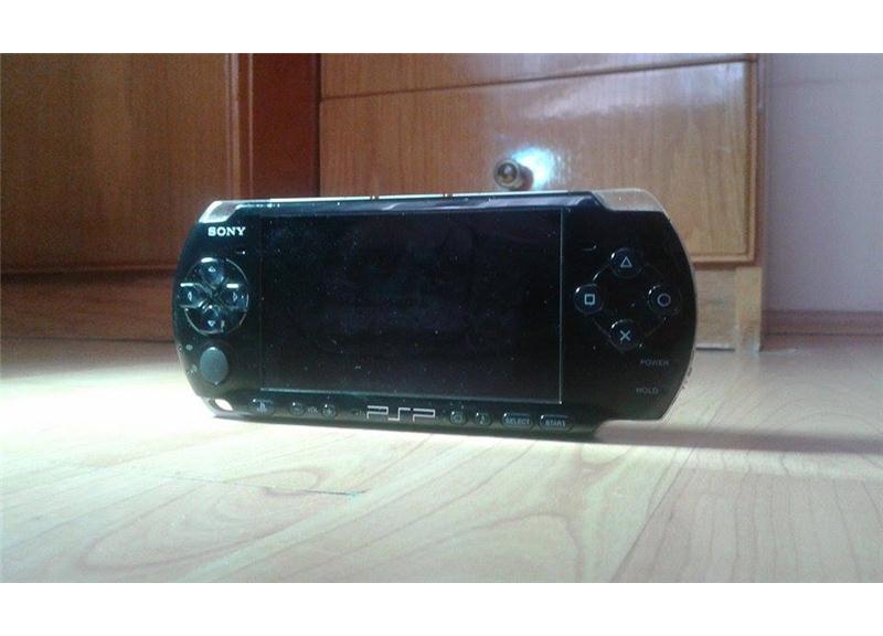 TERTEMİZ PSP 3003 + 4 OYUN PSVİTA İLE TAKAS OLUR !