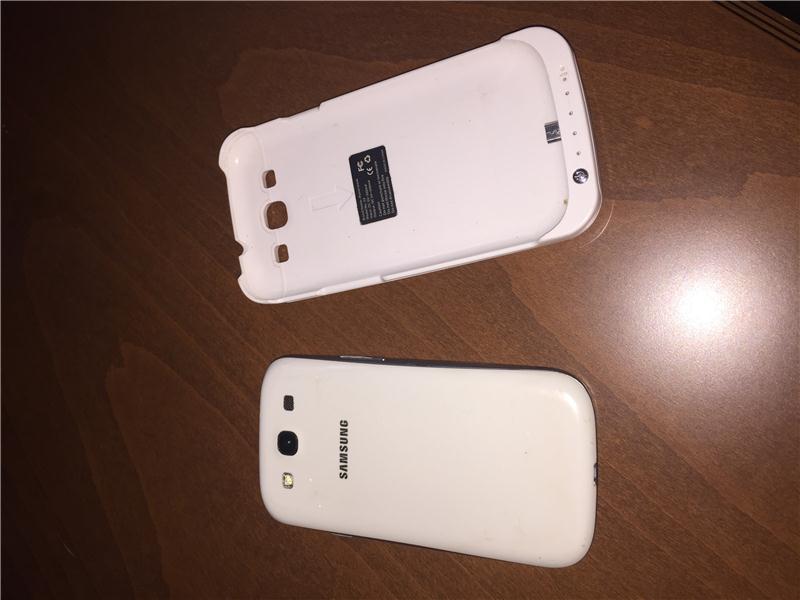 Samsung s3 cep telefonu ve harici batarya beyaz renk