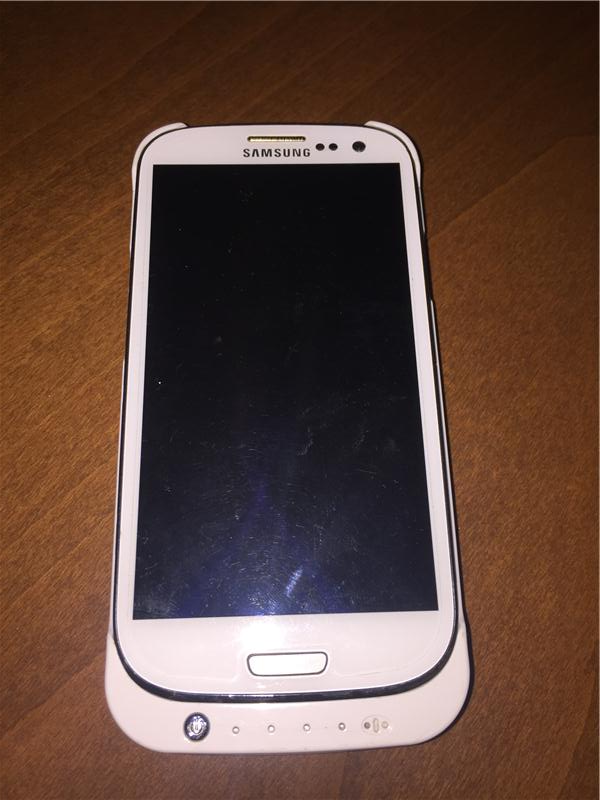 Samsung s3 cep telefonu ve harici batarya beyaz renk