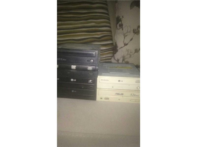 4 ADET DVD ROM 2 ADET CD ROM