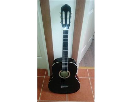 Sıfır gitar satılık. İletişim 0507 557 82 36