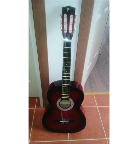 Sıfır gitar satılık. İletişim 0507 557 82 36