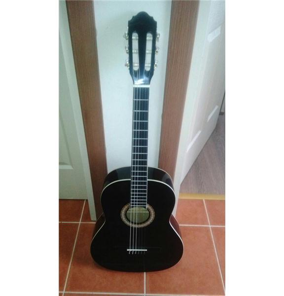 Sıfır gitar satılık. İletişim 0507 557 82 36