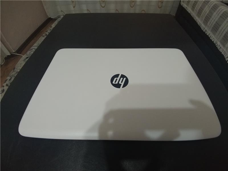 Takas! HP 15-AF109NT AMD A8 7410 Harici 2 GB E.K 8GB RAM 1TB HDD