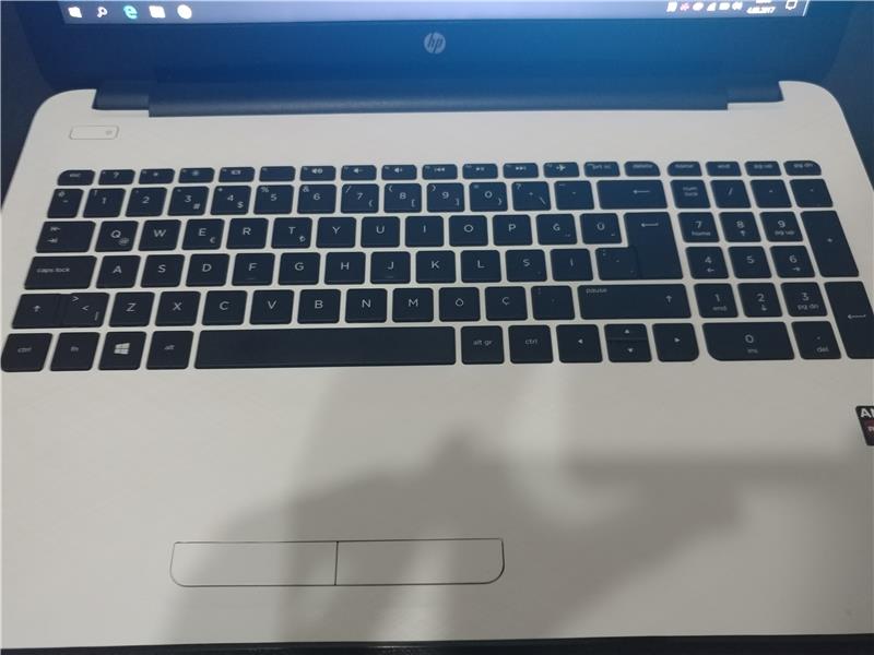 Takas! HP 15-AF109NT AMD A8 7410 Harici 2 GB E.K 8GB RAM 1TB HDD