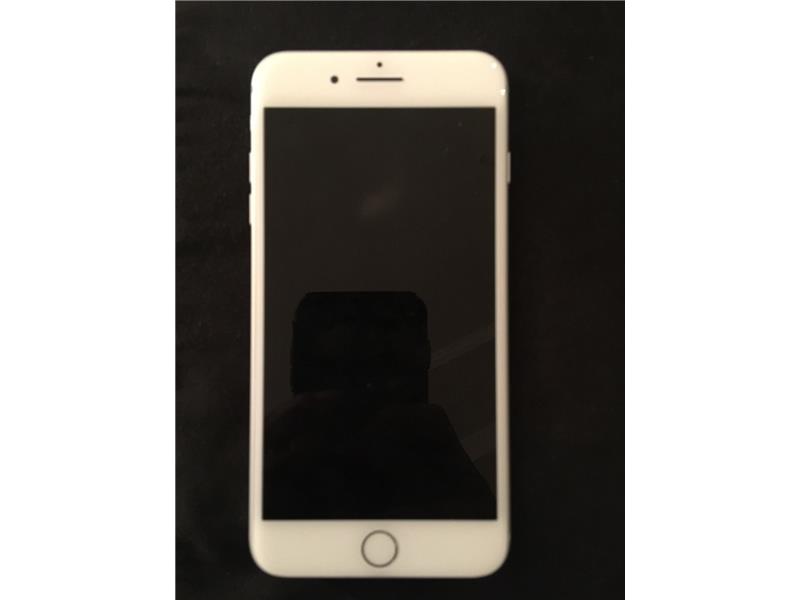 Apple iPhone 7 (En Yeni Model) - 32GB - Siyah (Fabrika Kilidi Açılmamış) Smartphone