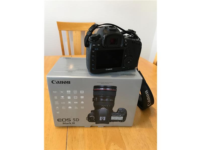 Canon EOS 5D Mark III 22.3MP Digital SLR Camera