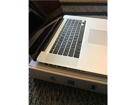 Apple MacBook Pro A1398 Intel Core i7 2.3GHz 8GB RAM 256GB