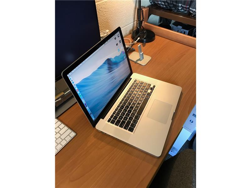 Apple MacBook Pro A1398 Intel Core i7 2.3GHz 8GB RAM 256GB