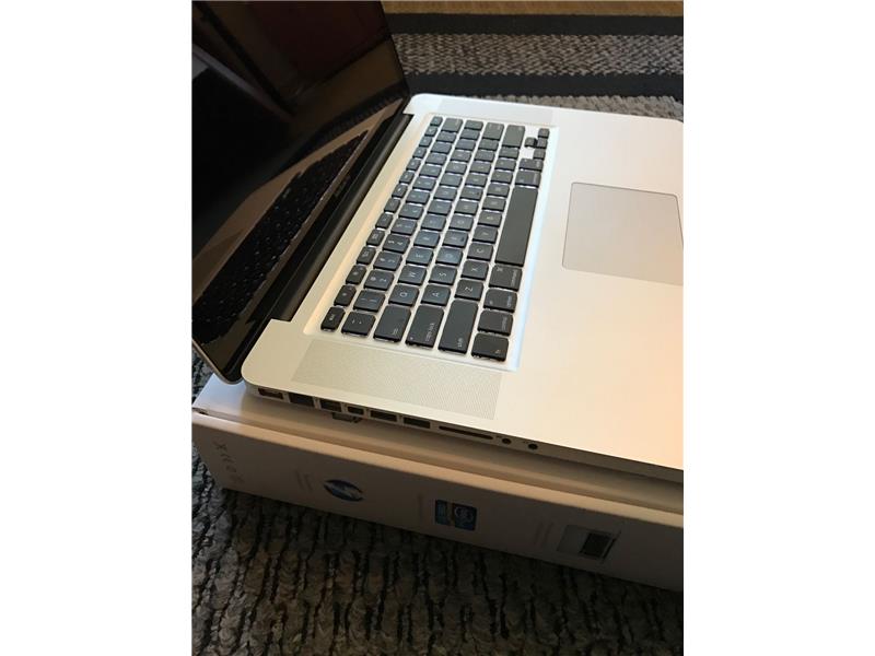 Apple MacBook Pro A1398 Intel Core i7 2.3GHz 8GB RAM 256GB