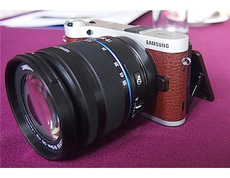 Samsung NX300 18-55 Kit Lens Kutulu+Çantalı (Kahverengi)