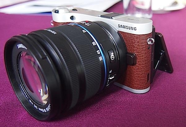 Samsung NX300 18-55 Kit Lens Kutulu+Çantalı (Kahverengi)